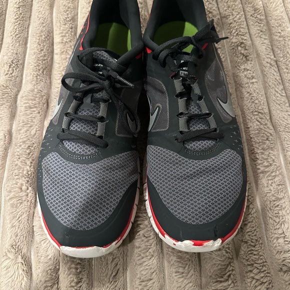 Nike Men's Sz 13 Shoes - Black, Grey, White & Red Running Shoes - Nike+ Size 13 - Picture 3 of 4